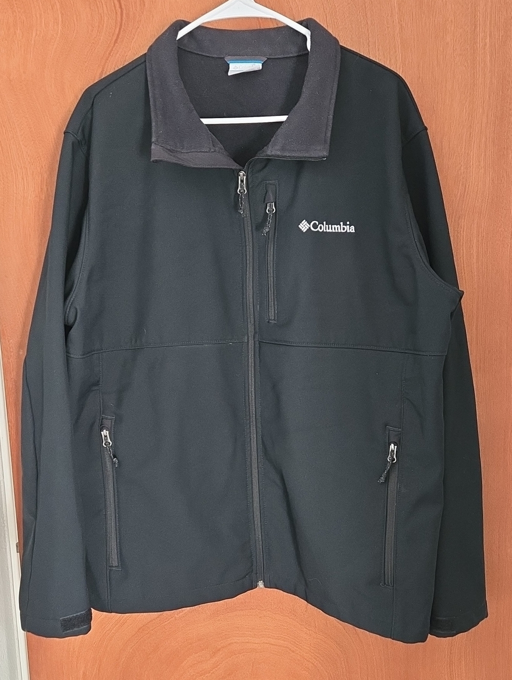 Columbia Men's Black Performance Softshell Jacket